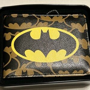 DC Batman Logo Checkered Wallet With Metal Tin Box Buckle Down Bi-Fold Wallet
